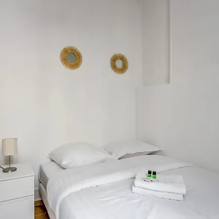Flat Two Steps To Folies-bergères At The Heart Of - Welkeys Parigi