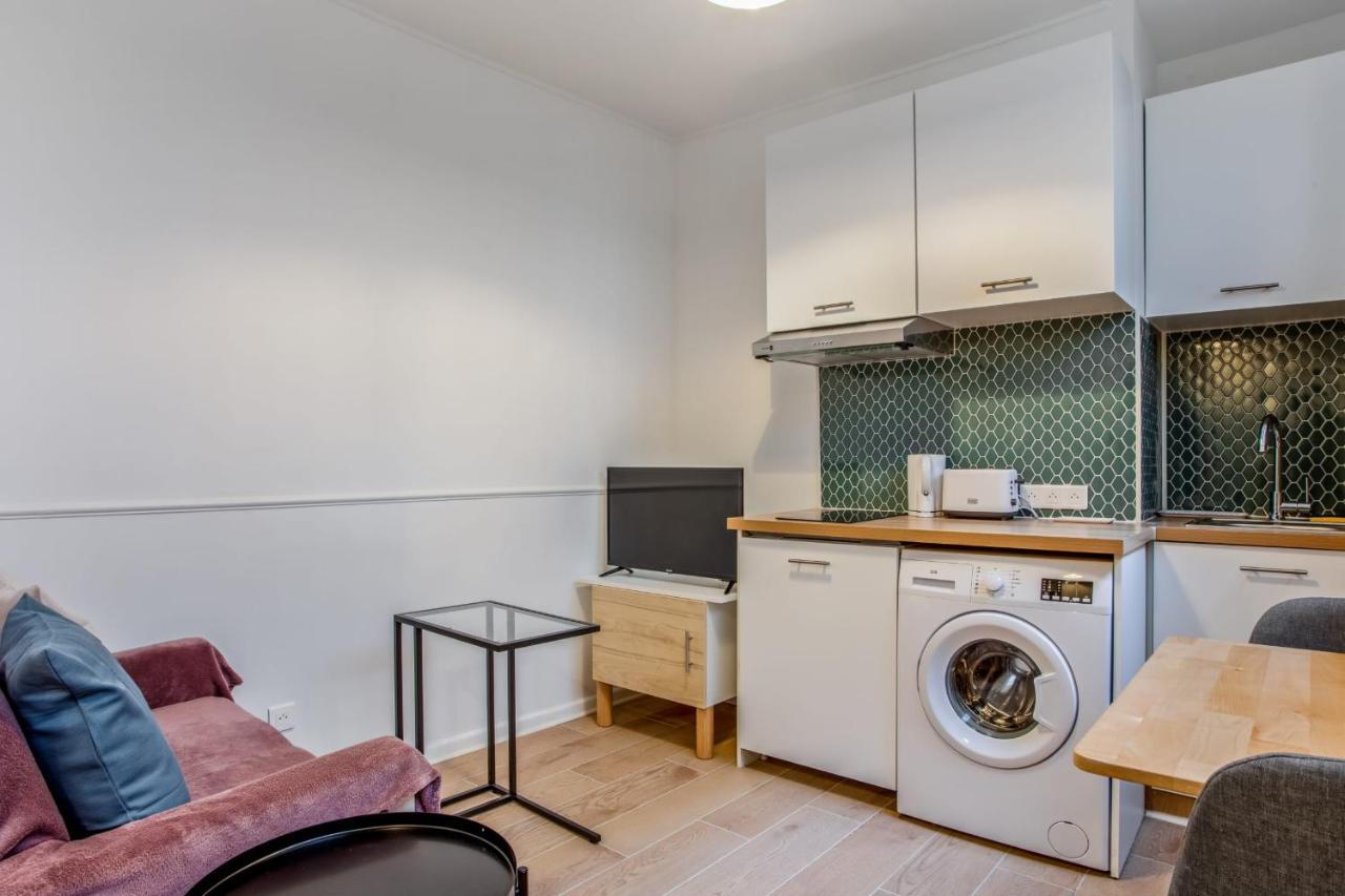 Appartamento Flat Two Steps To Folies-bergères At The Heart Of - Welkeys Parigi
